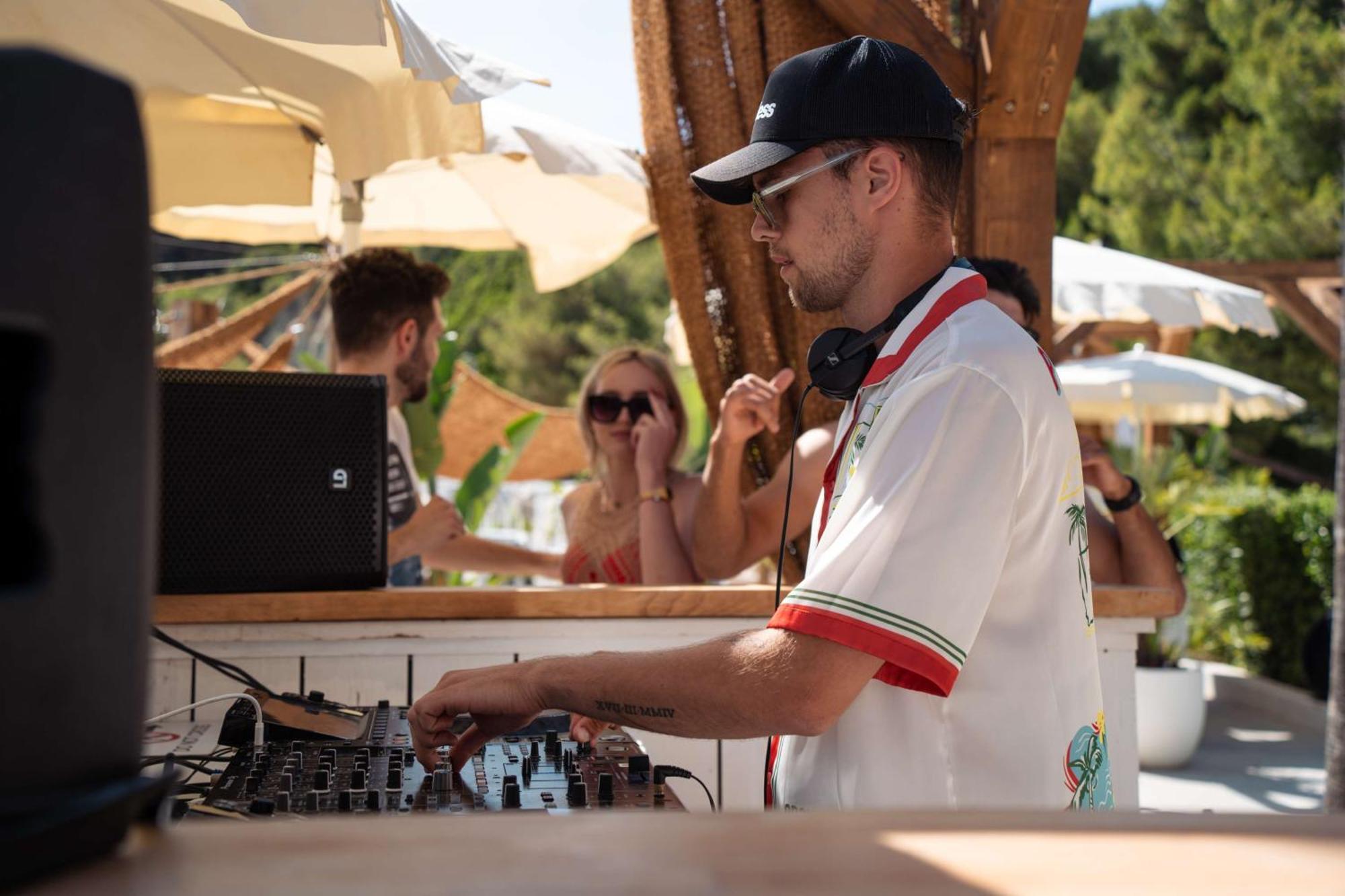 Radisson Blu Resort & Spa Spalato Esterno foto DJ at the beach club