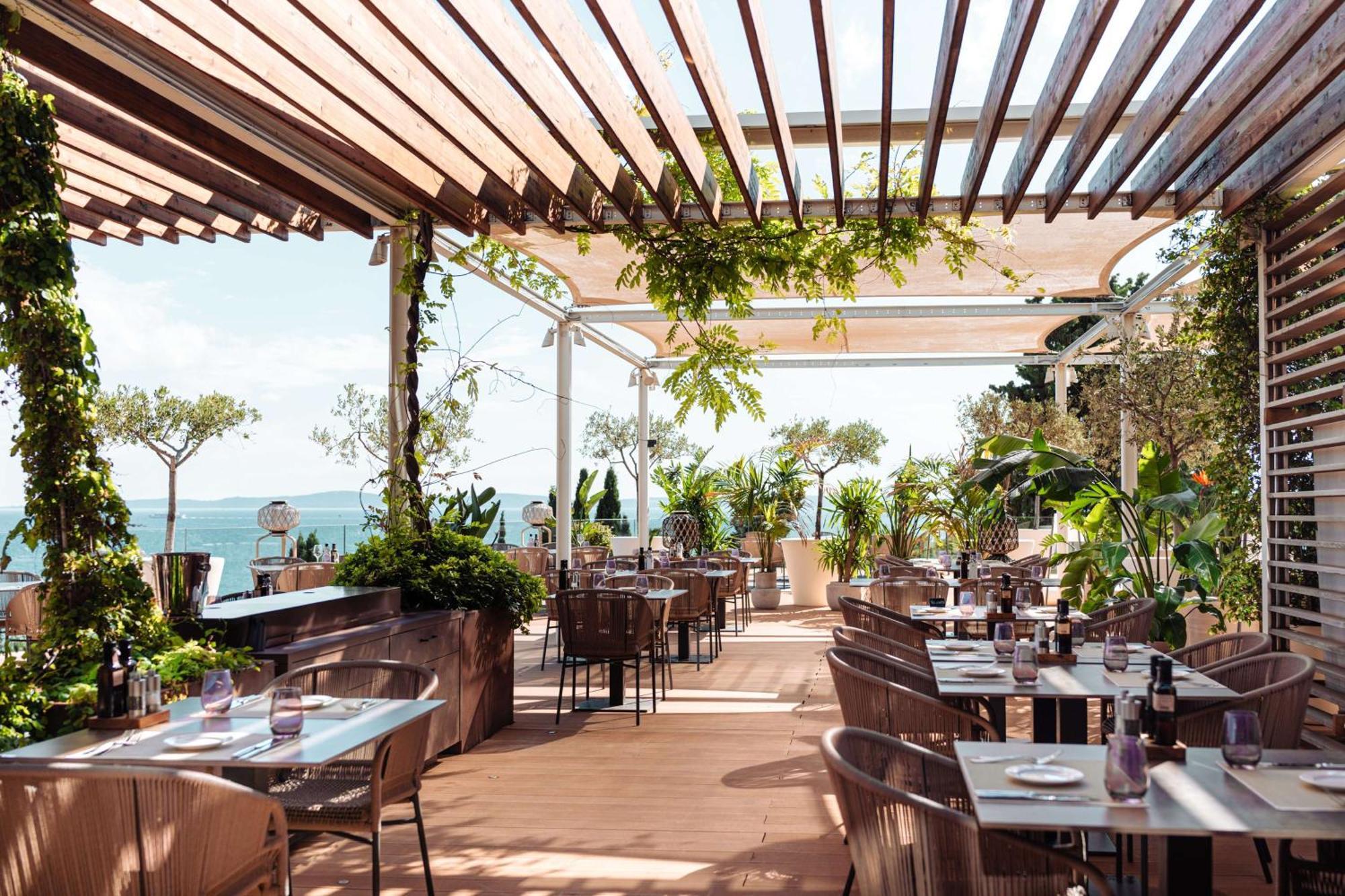 Radisson Blu Resort & Spa Spalato Esterno foto The restaurant