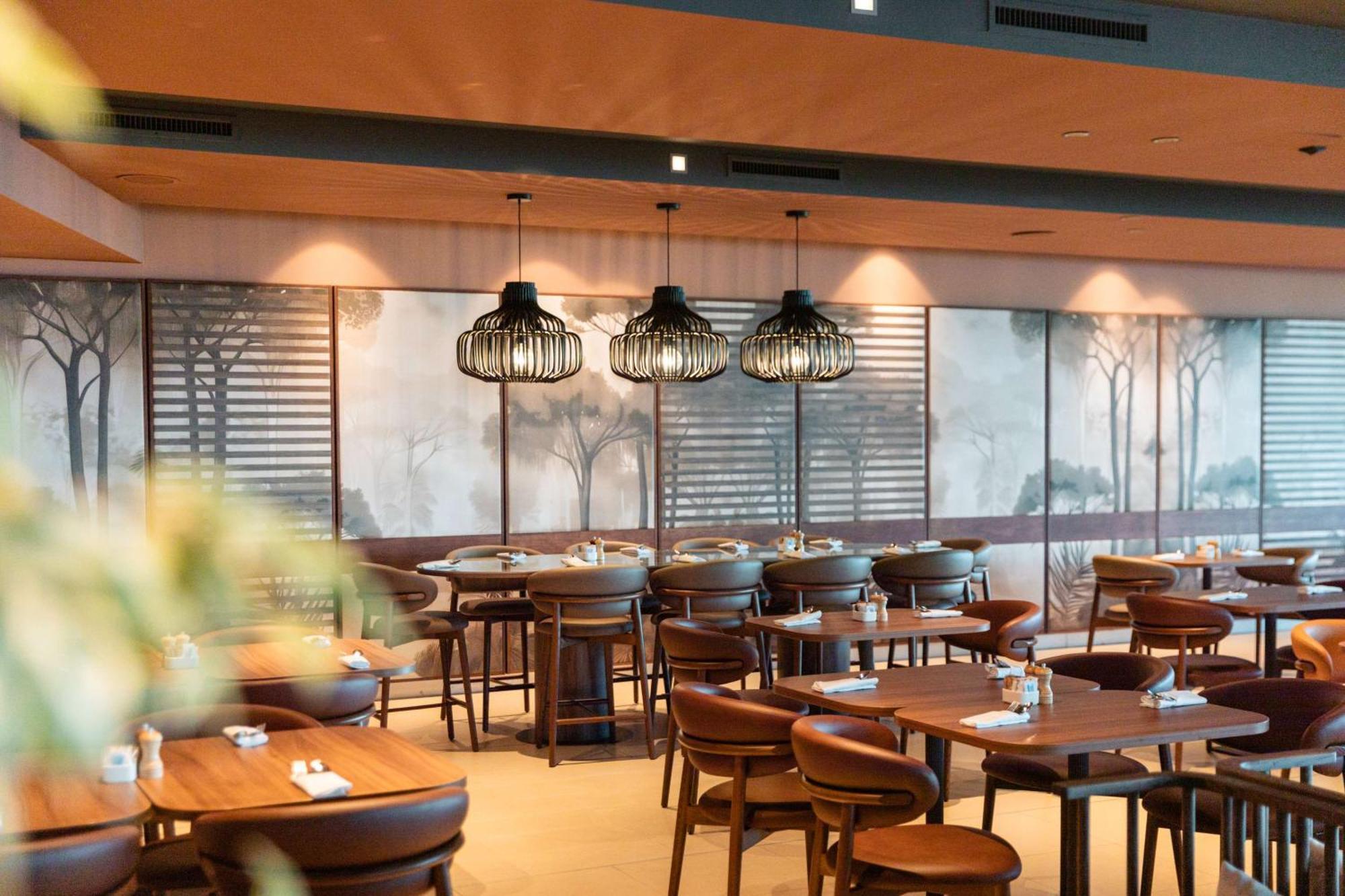 Radisson Blu Resort & Spa Spalato Esterno foto The interior of the restaurant