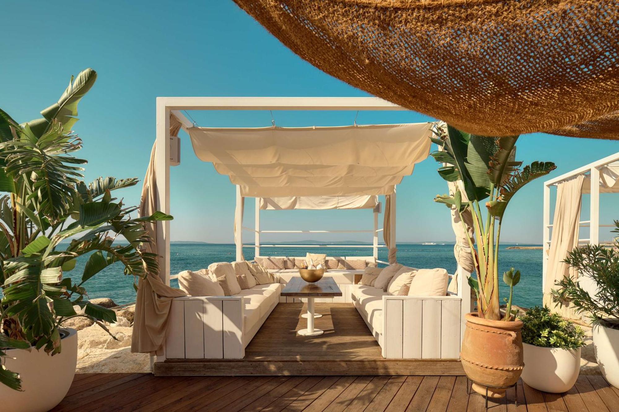 Radisson Blu Resort & Spa Spalato Esterno foto The beach club at the resort