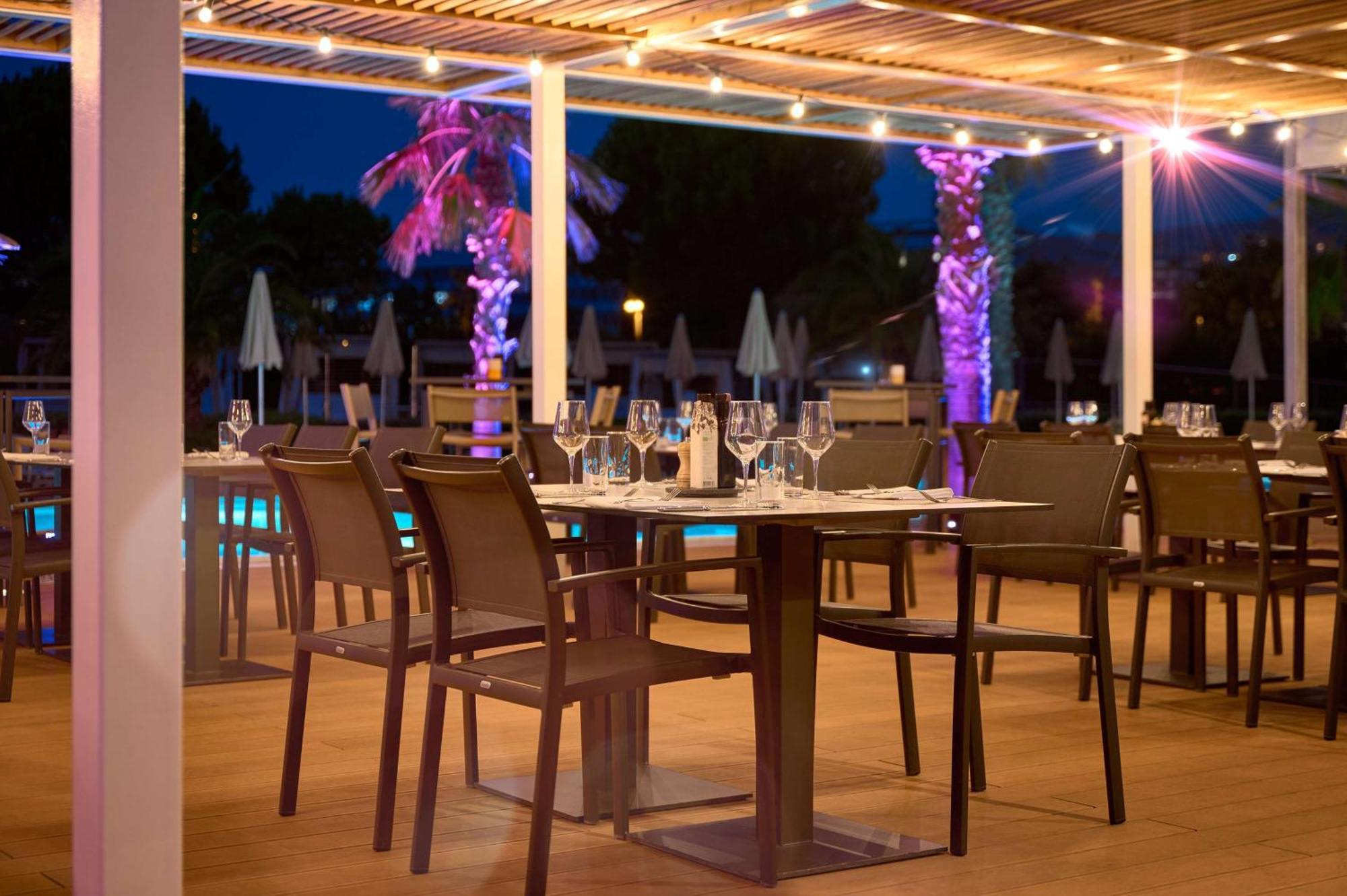 Radisson Blu Resort & Spa Spalato Esterno foto Restaurant at the hotel