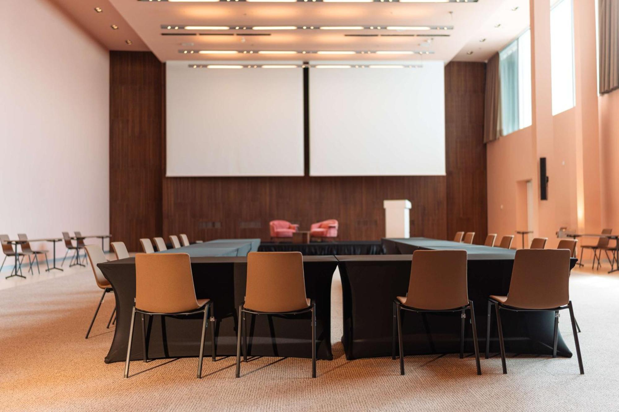 Radisson Blu Resort & Spa Spalato Esterno foto The meeting room of the UNWTO headquarters