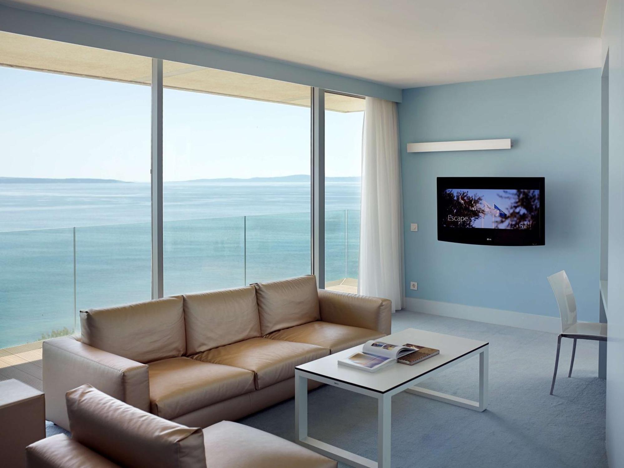 Radisson Blu Resort & Spa Spalato Esterno foto A living room with a television